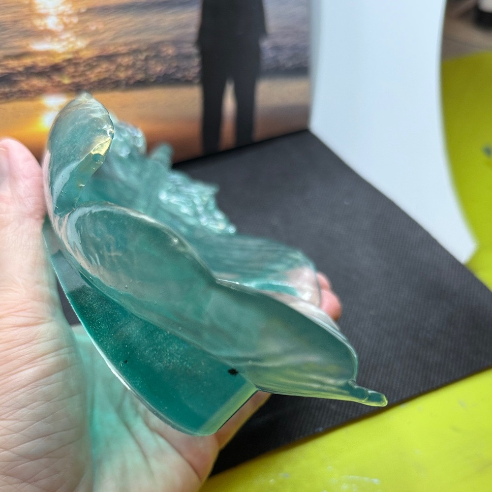 Elegant Resin Leaf Art Piece - Picture 8 of 14